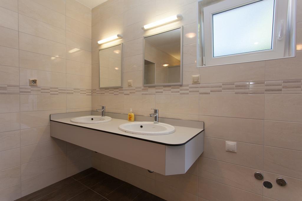 Mobile Homes And Apartments St,Denis Punat Extérieur photo